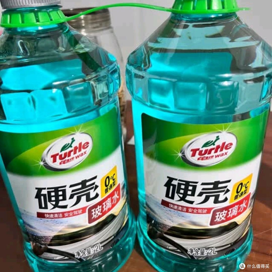 龟牌硬壳玻璃水0度：夏季驾车清晰视野的守护神