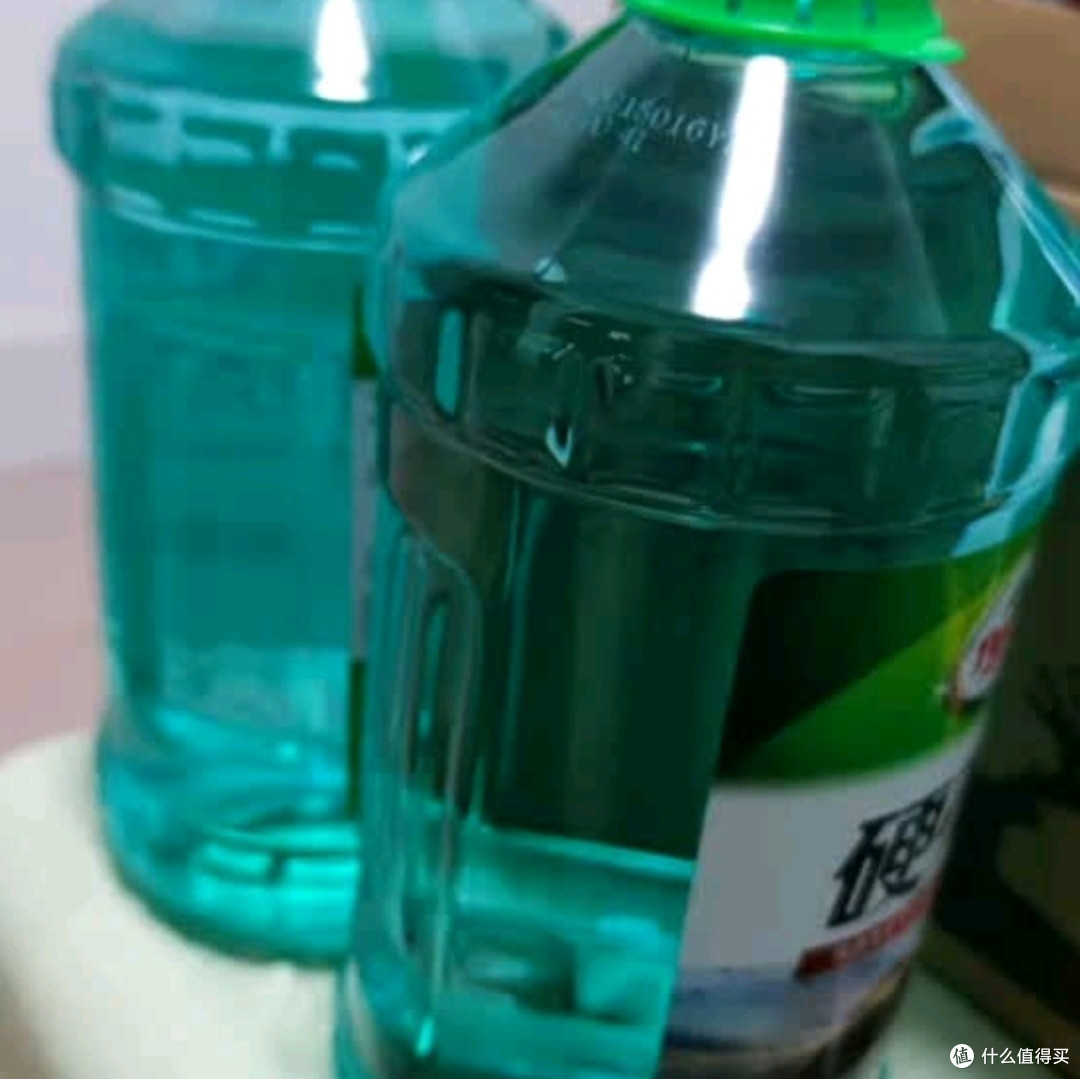 龟牌硬壳玻璃水0度：夏季驾车必备，强力去污守护清晰视野