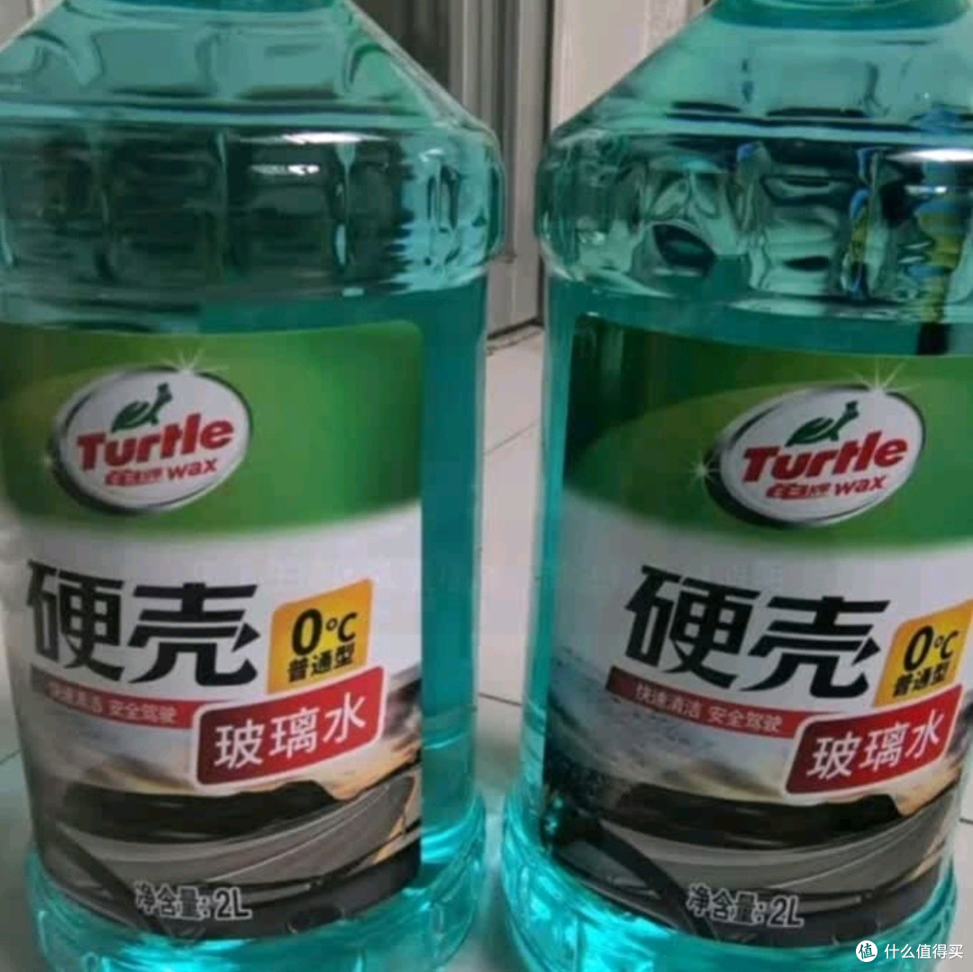龟牌硬壳玻璃水0度：夏季驾车必备，强力去污守护清晰视野