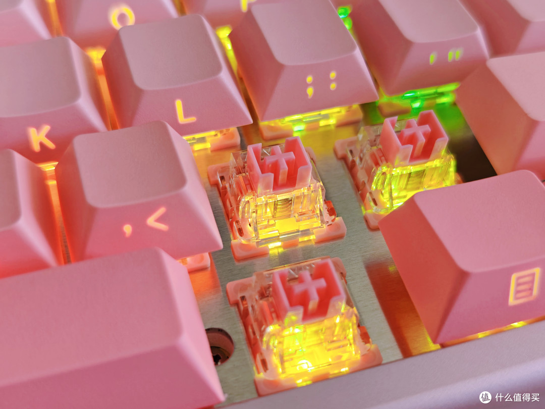 桌面美学配方，粉色颜值控的心动信号——黑爵ALUX60全铝磁轴键盘