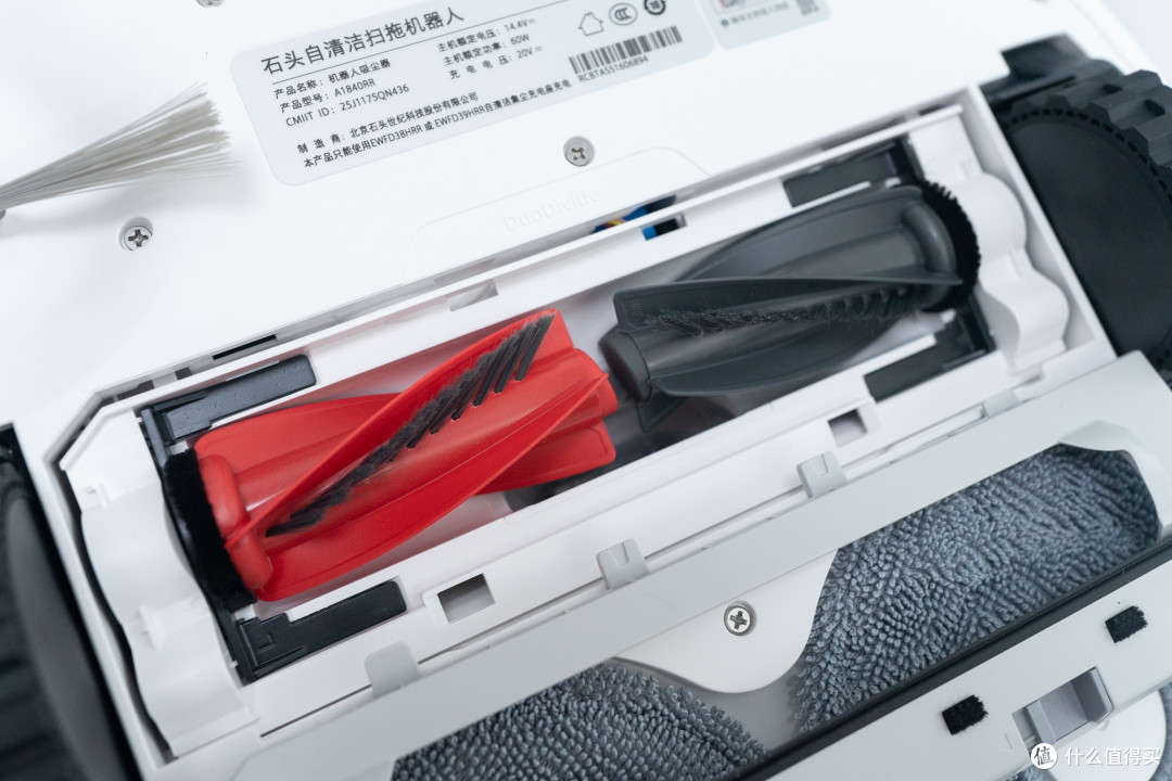 滚筒、履带、双圆盘,3k 价位扫地机器人哪种清洁方案更胜一筹?