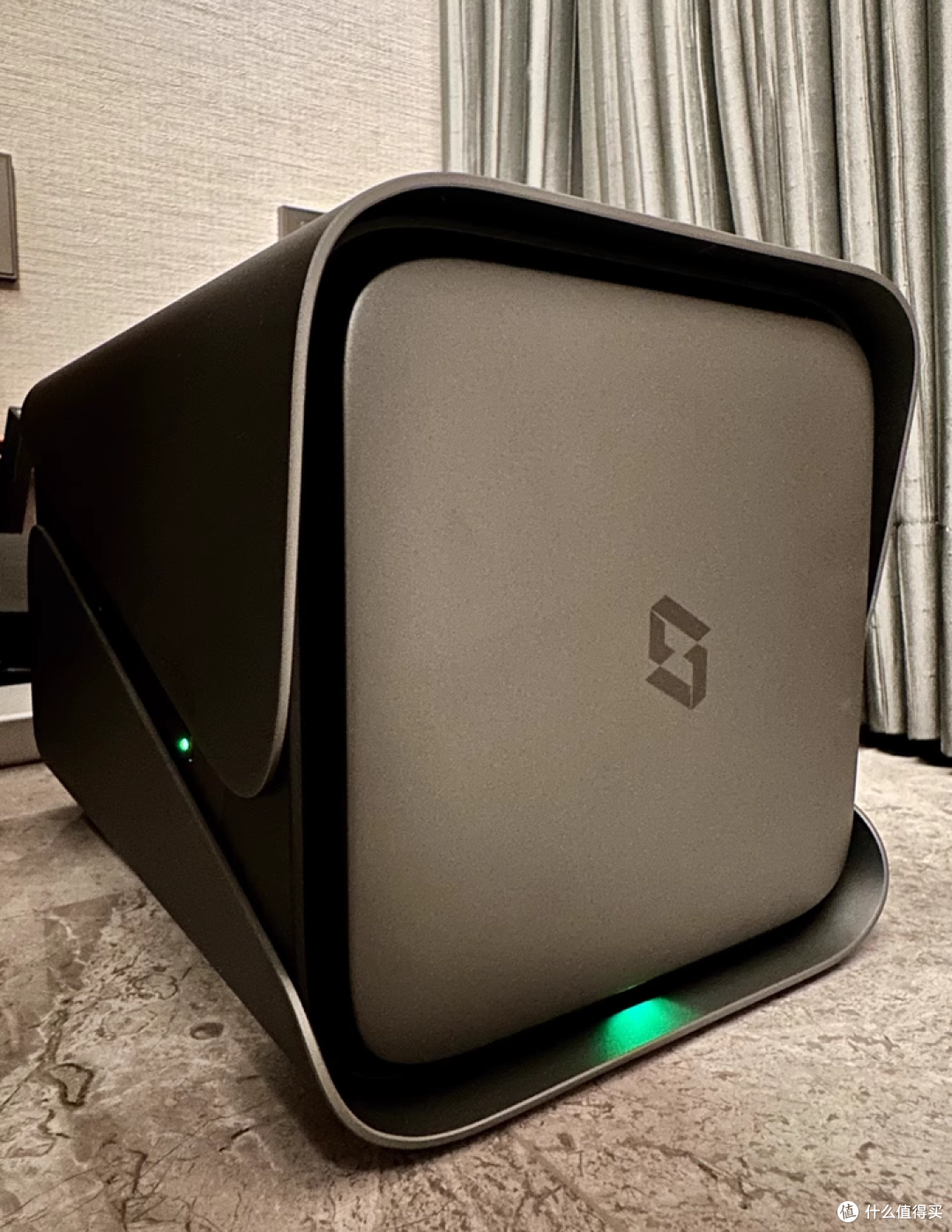 极空间Z4Pro:全闪NAS的新选择