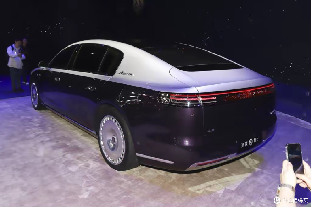尊界S800与竞品深度对比:价格、配置、品牌影响力全解析