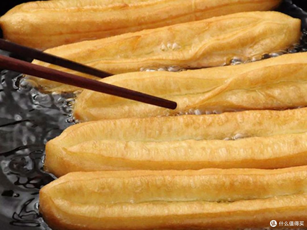 炸油条用什么油颜色好看又好吃?