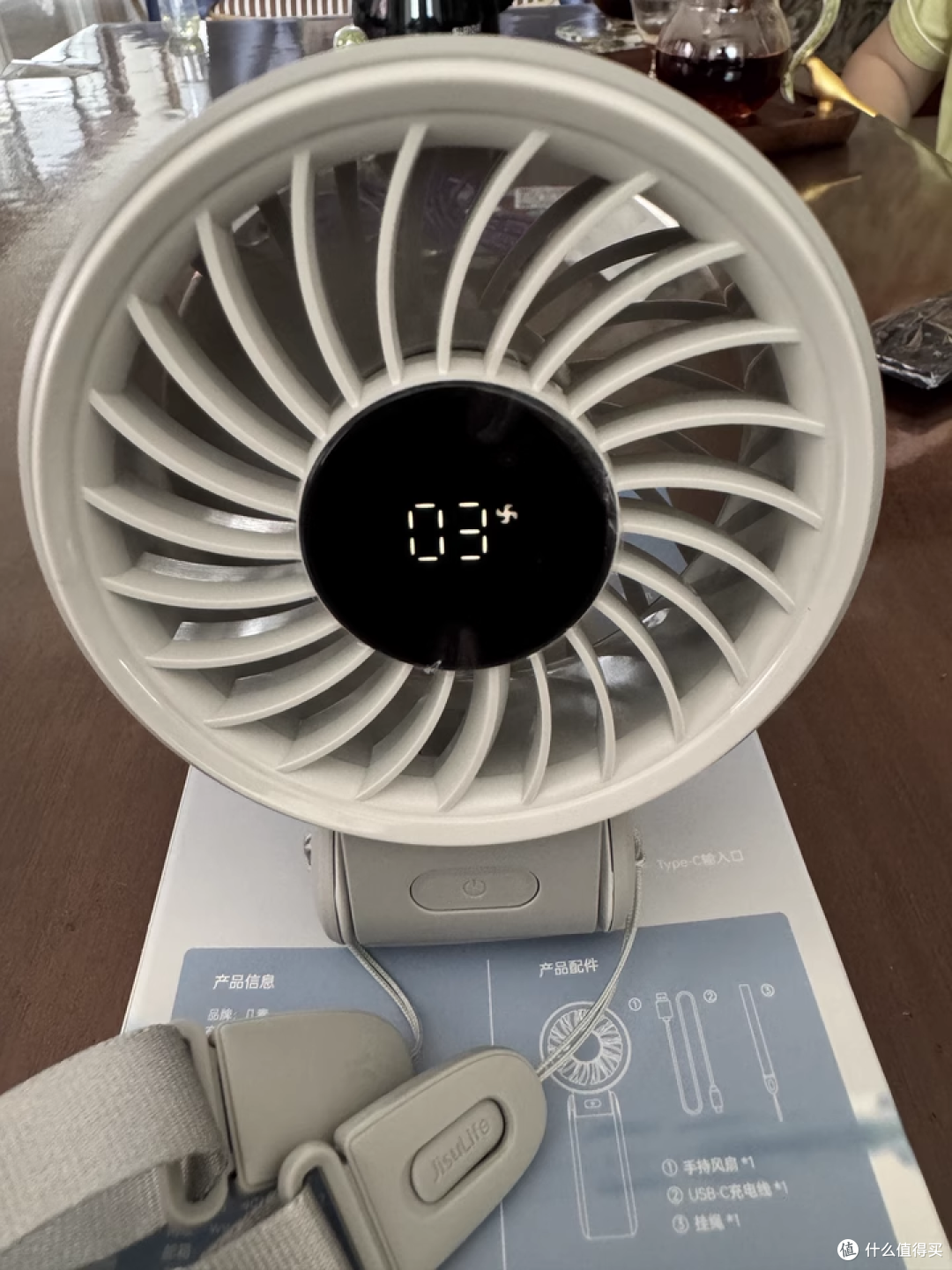 这小风扇让我在 40℃高温里 “续命”!