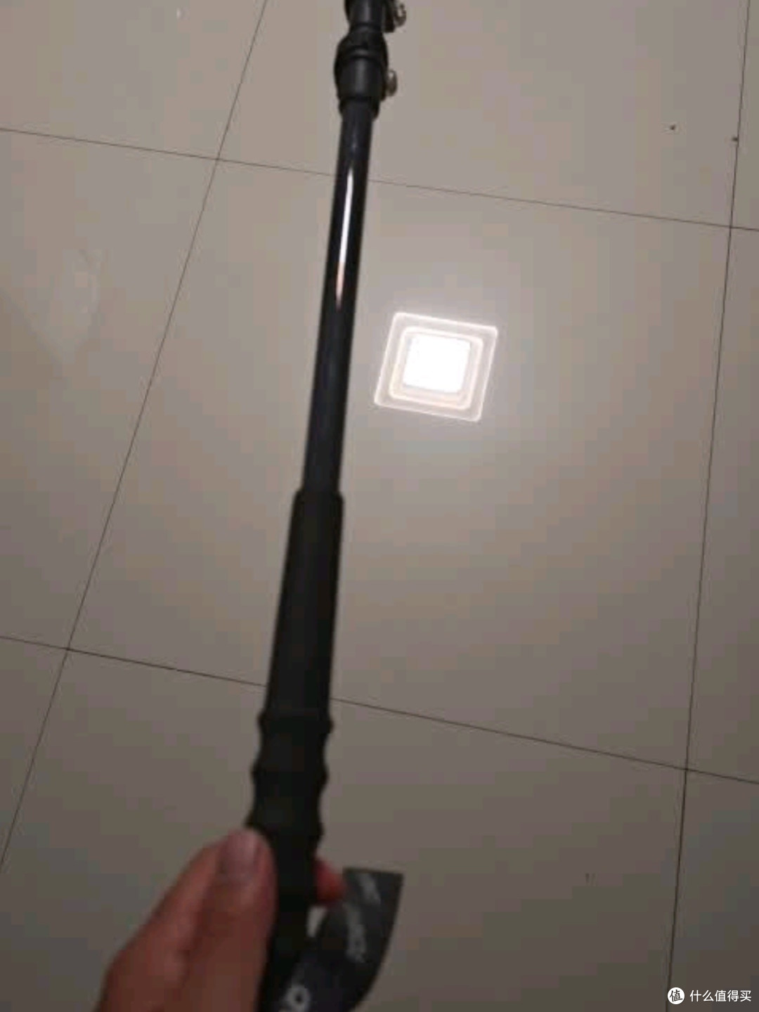 探路者登山杖:碳素碳纤维材质,超轻便携,户外徒步爬山之佳选