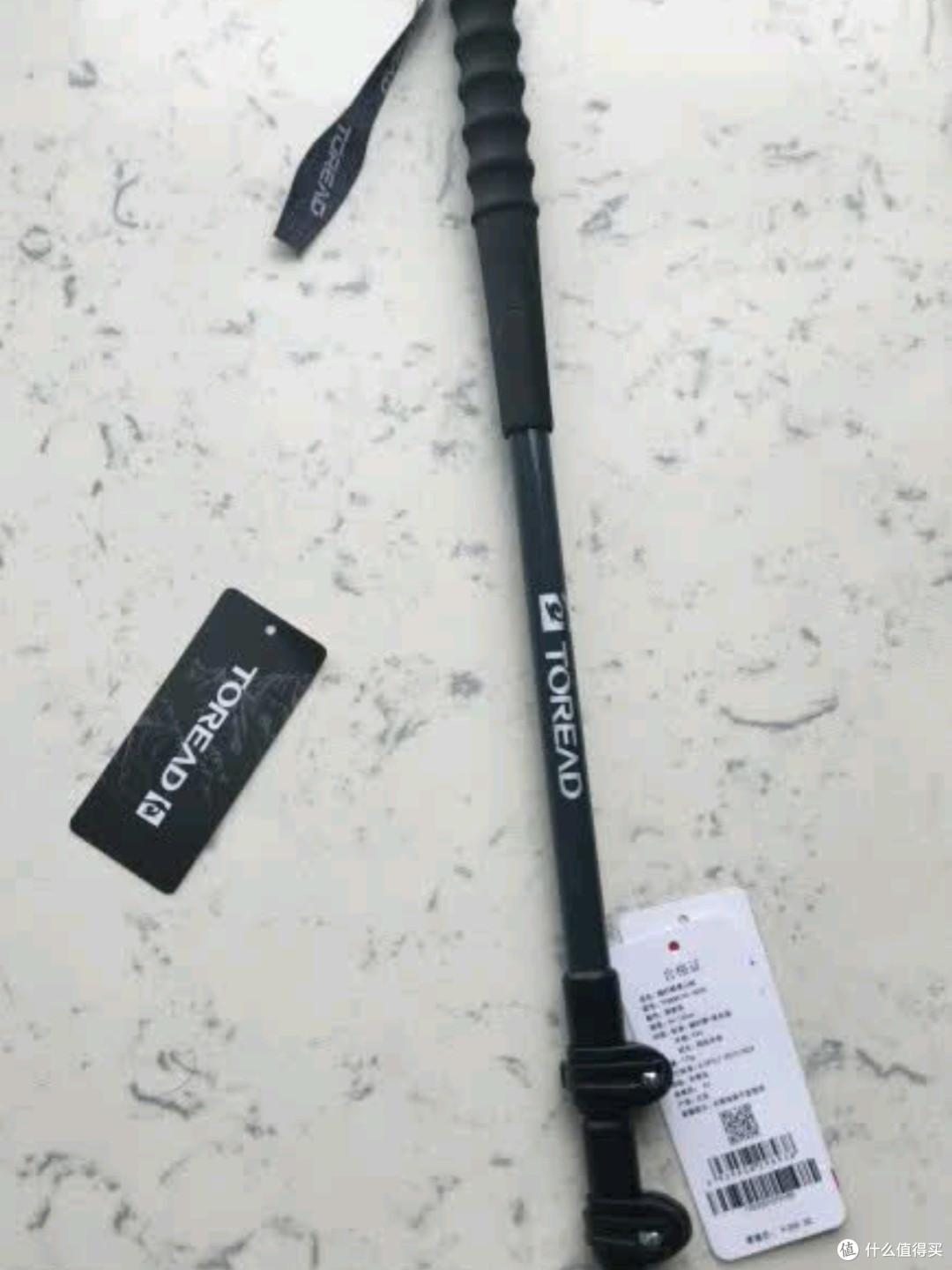 探路者登山杖:碳素碳纤维材质,超轻便携,户外徒步爬山之佳选