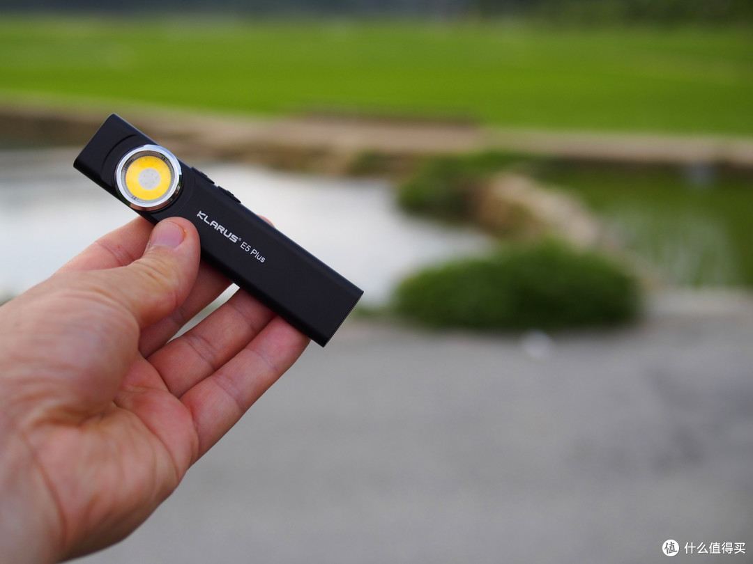 三光源磁吸设计--凯瑞兹 E5 Plus 超薄泛光 EDC 手电