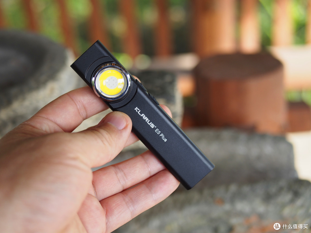 三光源磁吸设计--凯瑞兹 E5 Plus 超薄泛光 EDC 手电