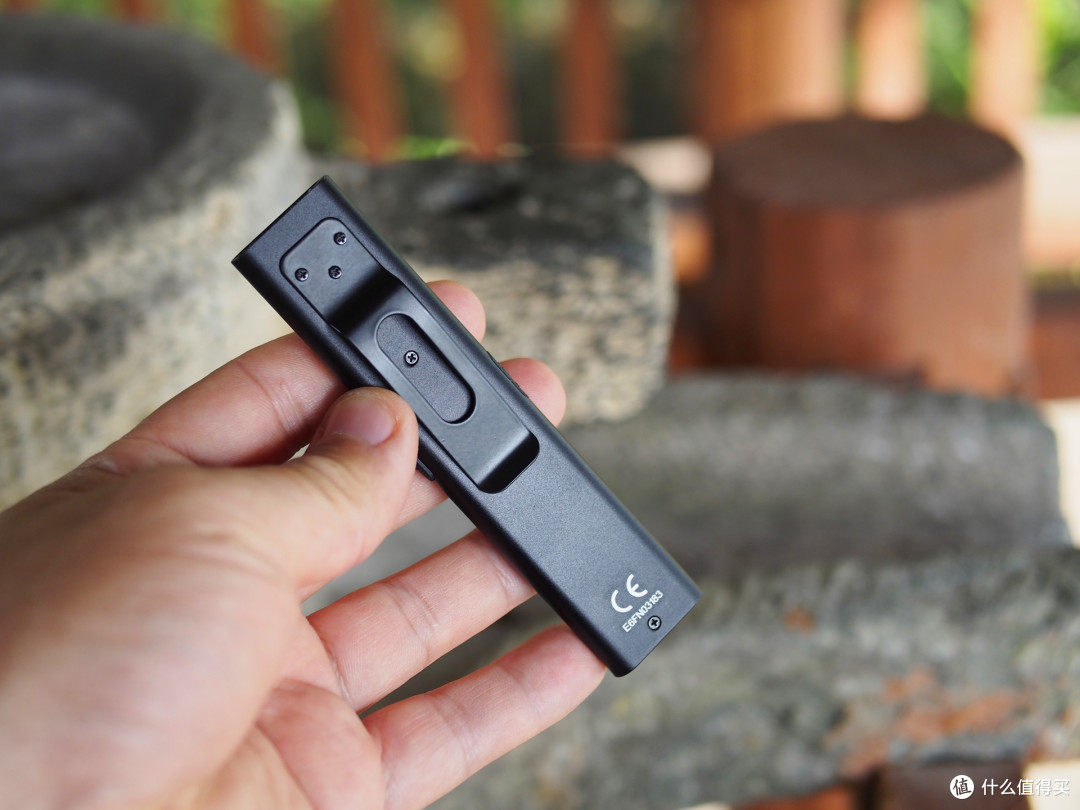 三光源磁吸设计--凯瑞兹 E5 Plus 超薄泛光 EDC 手电
