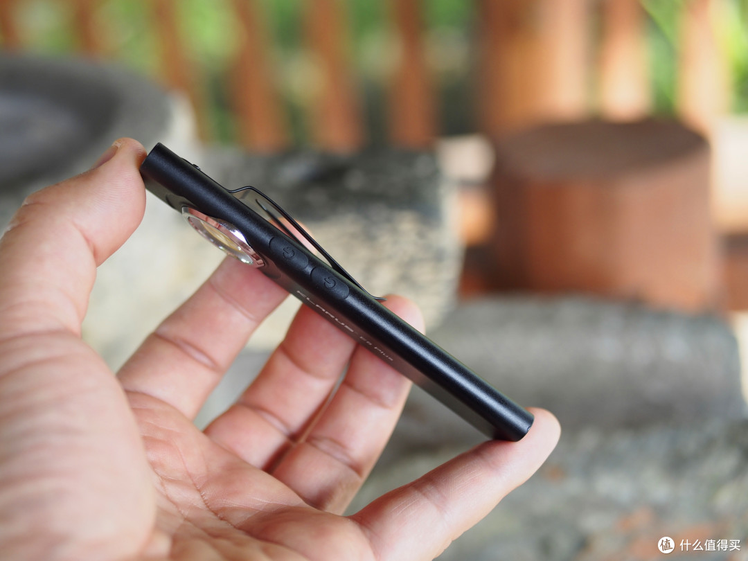 三光源磁吸设计--凯瑞兹 E5 Plus 超薄泛光 EDC 手电