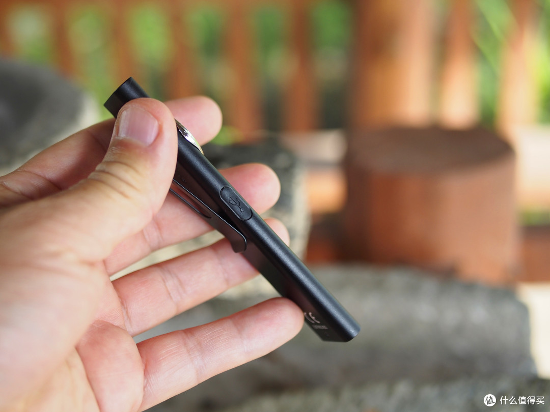 三光源磁吸设计--凯瑞兹 E5 Plus 超薄泛光 EDC 手电