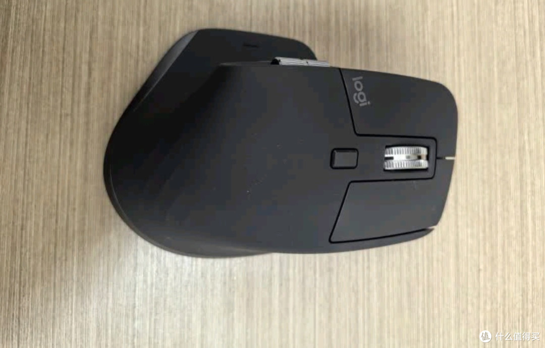 罗技MXMaster3S,人体工学鼠标
