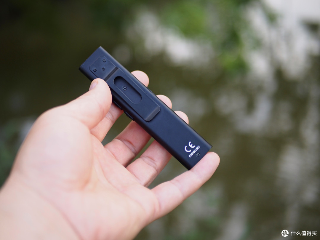 三光源磁吸设计--凯瑞兹 E5 Plus 超薄泛光 EDC 手电