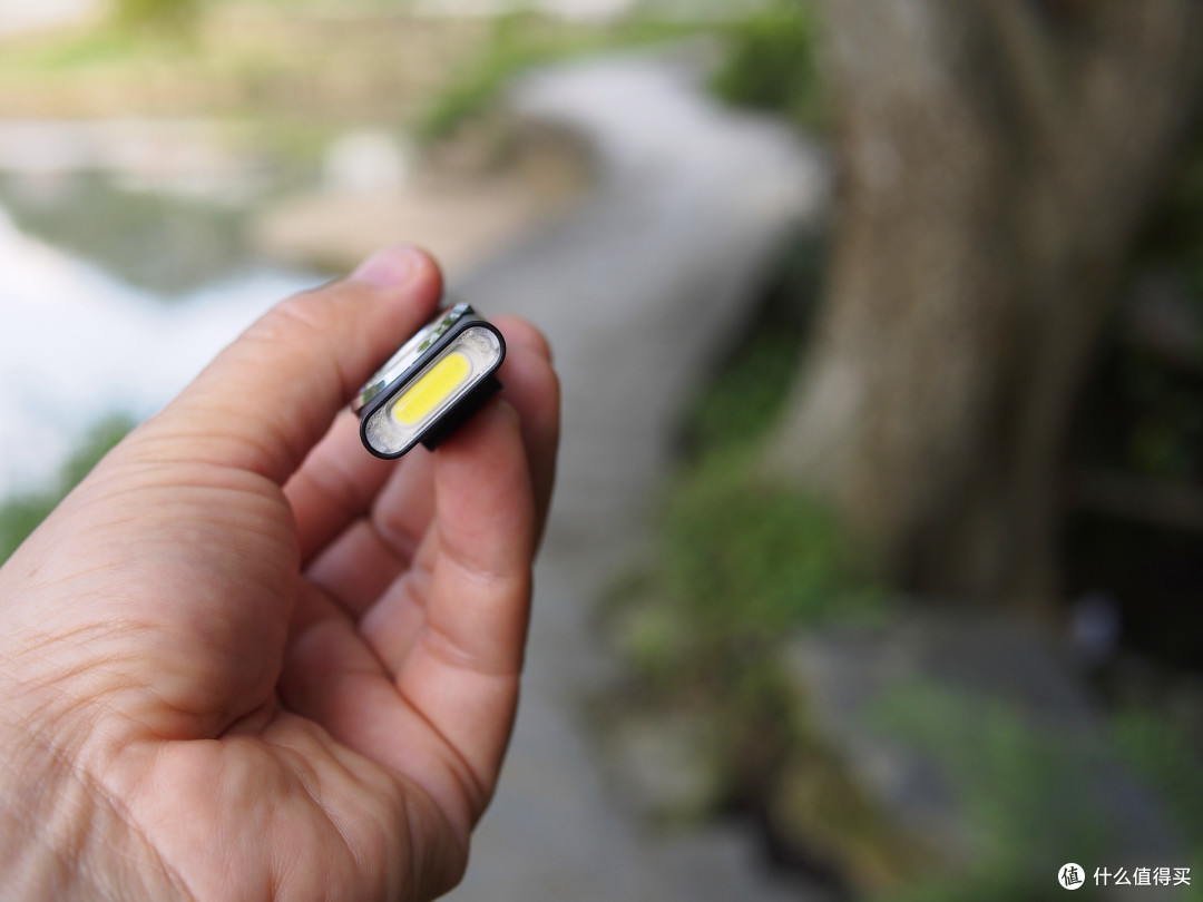 三光源磁吸设计--凯瑞兹 E5 Plus 超薄泛光 EDC 手电