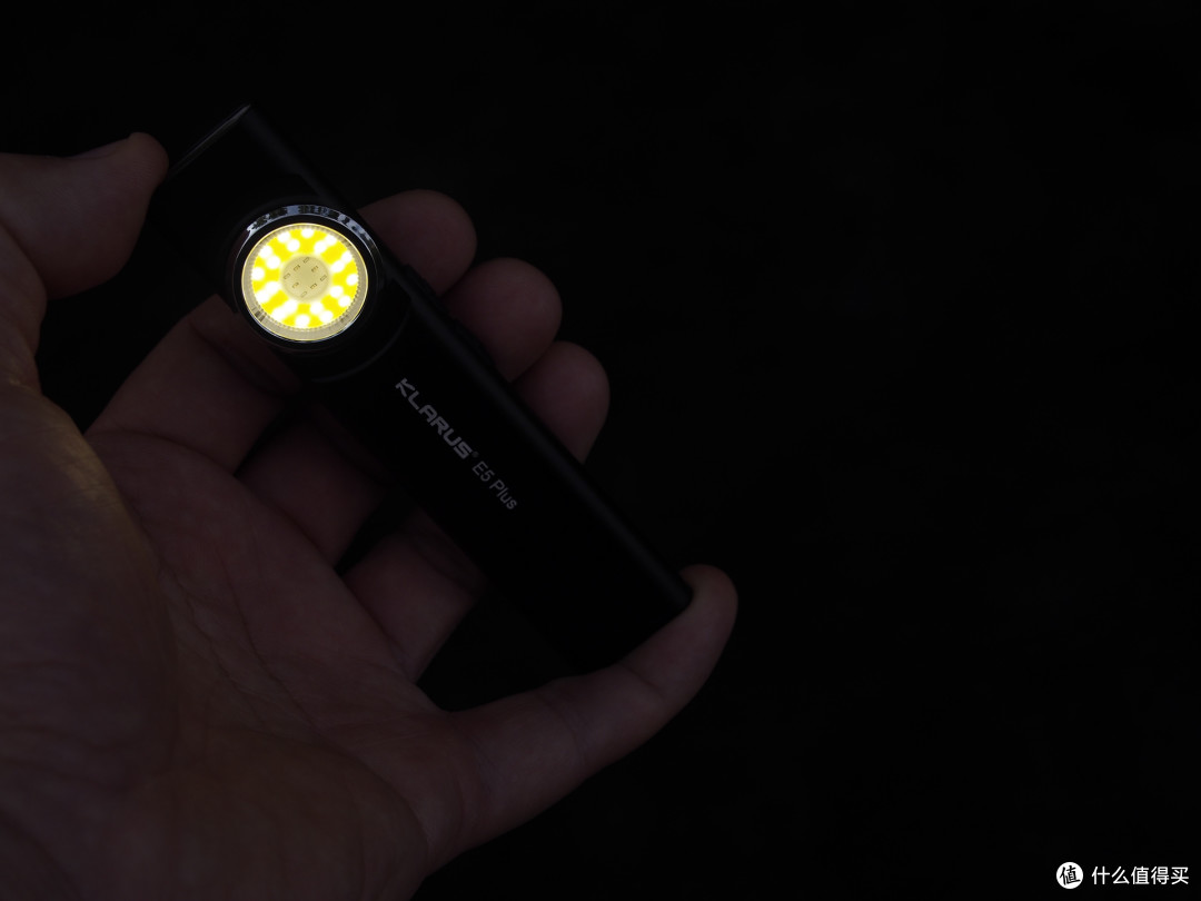 三光源磁吸设计--凯瑞兹 E5 Plus 超薄泛光 EDC 手电