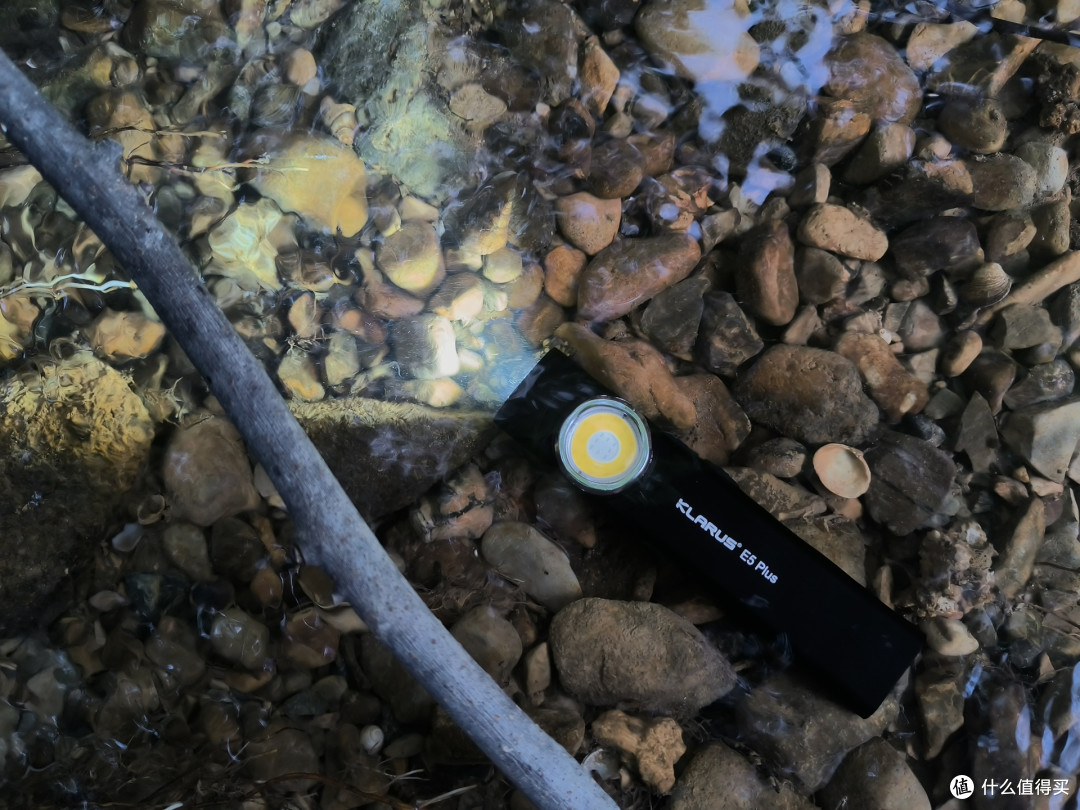 三光源磁吸设计--凯瑞兹 E5 Plus 超薄泛光 EDC 手电