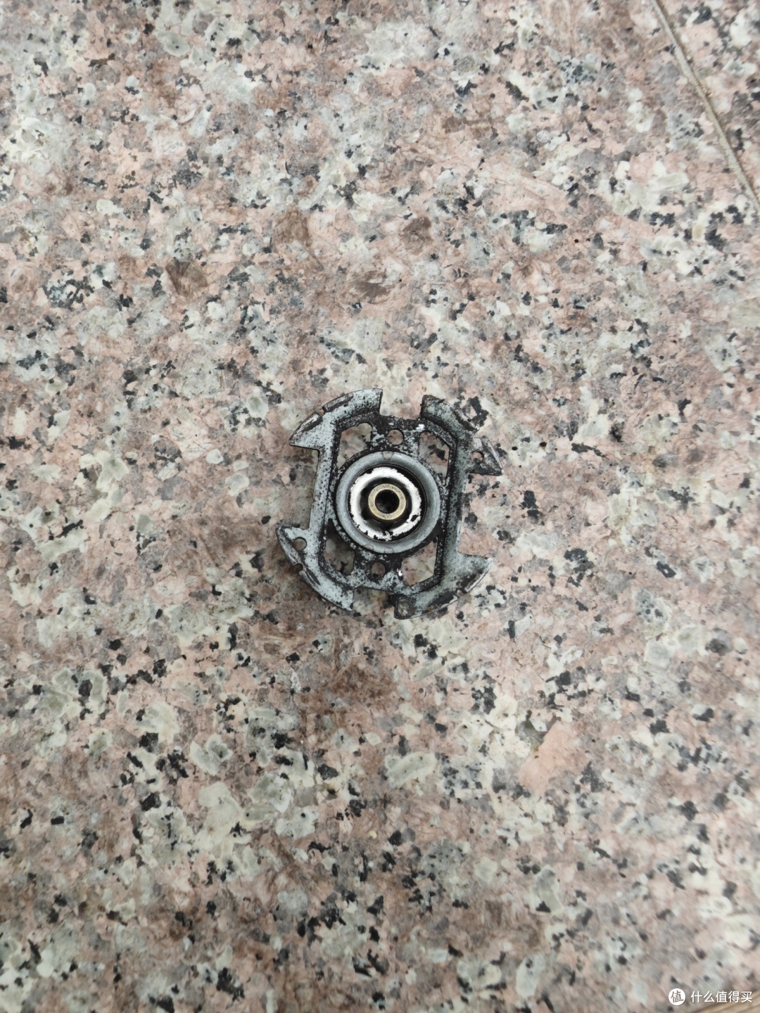 拆掉点击顶盖。