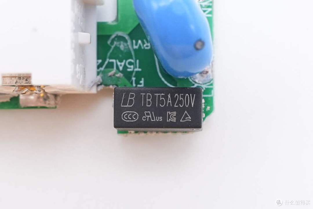 279的售价值不值得买？安克130W六口桌面充Mini拆解