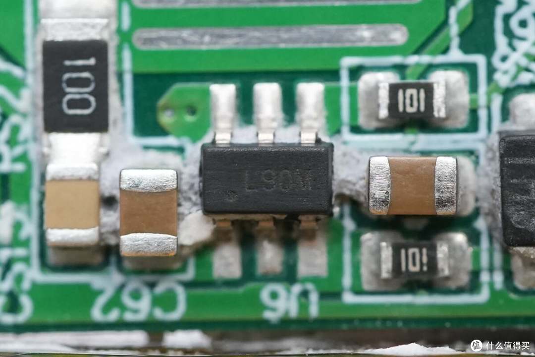 279的售价值不值得买？安克130W六口桌面充Mini拆解