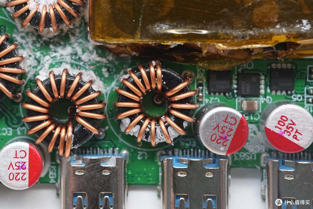 279的售价值不值得买？安克130W六口桌面充Mini拆解