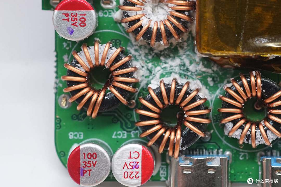 279的售价值不值得买？安克130W六口桌面充Mini拆解