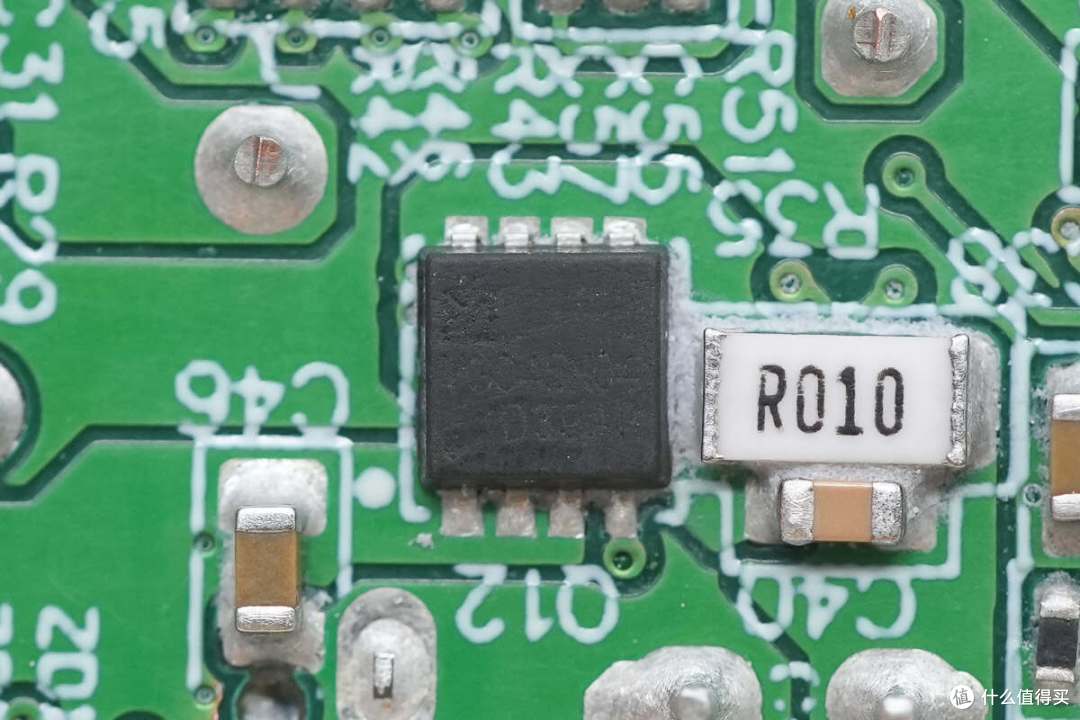 279的售价值不值得买？安克130W六口桌面充Mini拆解