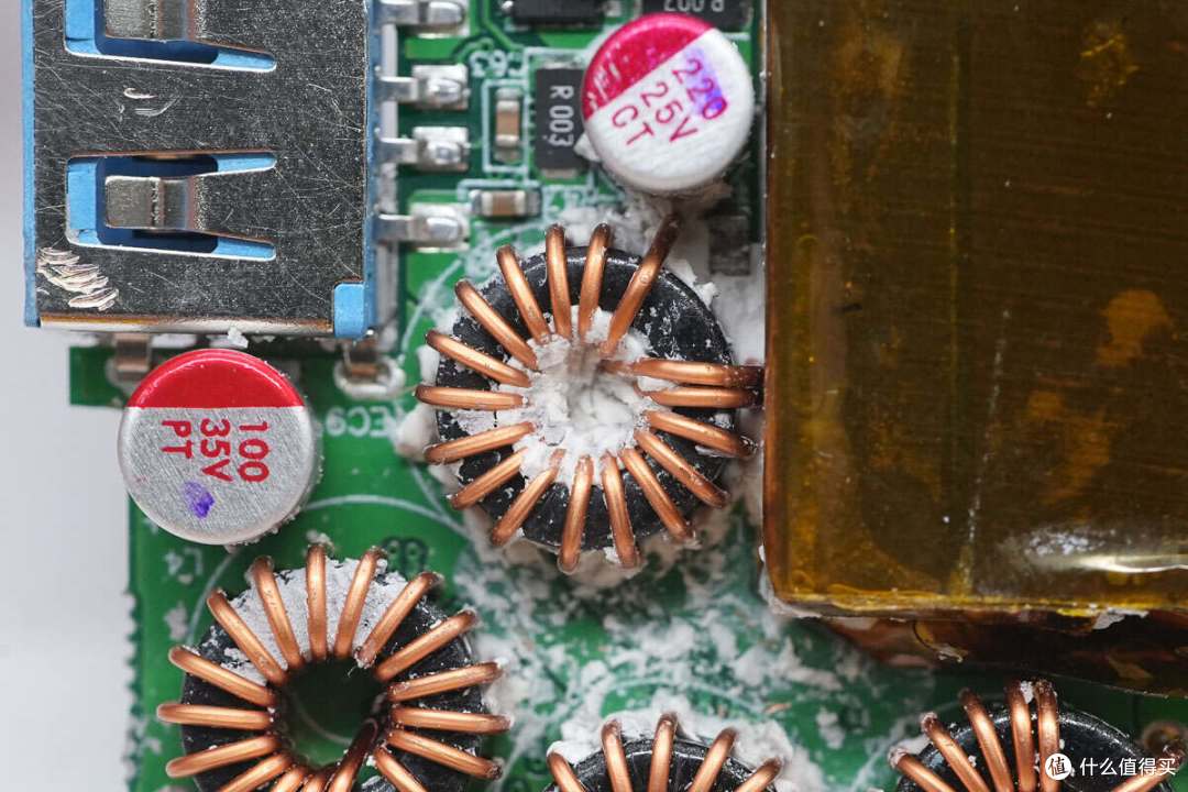 279的售价值不值得买？安克130W六口桌面充Mini拆解