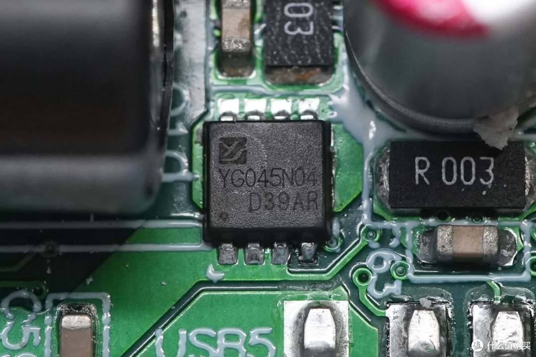 279的售价值不值得买？安克130W六口桌面充Mini拆解
