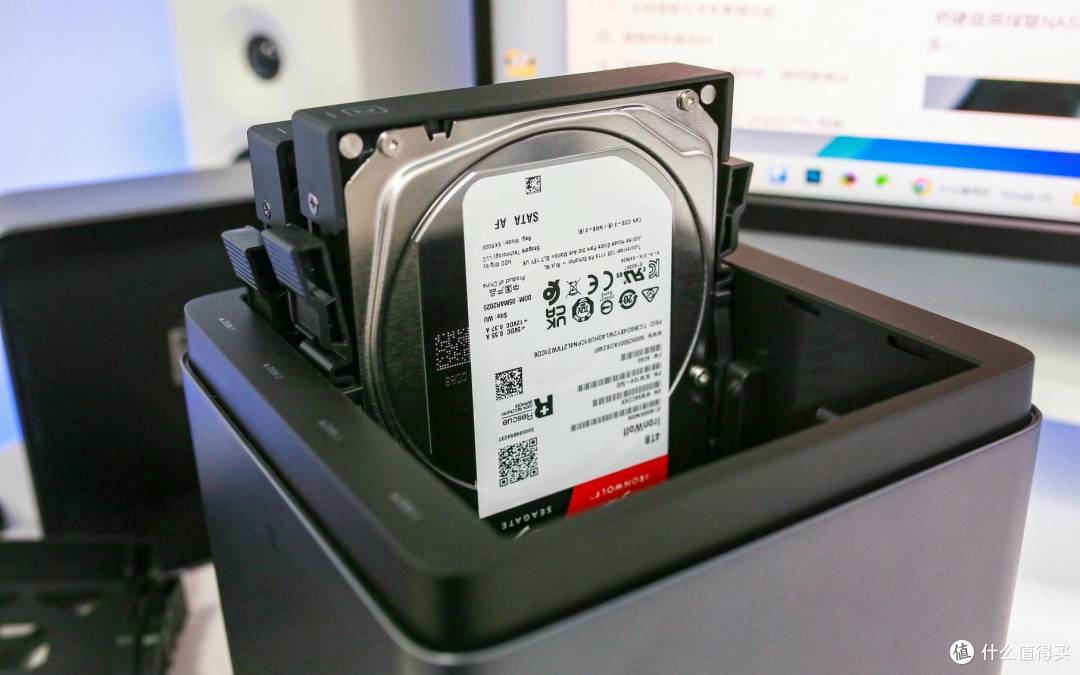 进一步降低NAS门槛,重塑千元四盘位NAS市场——绿联DH4300 Plus