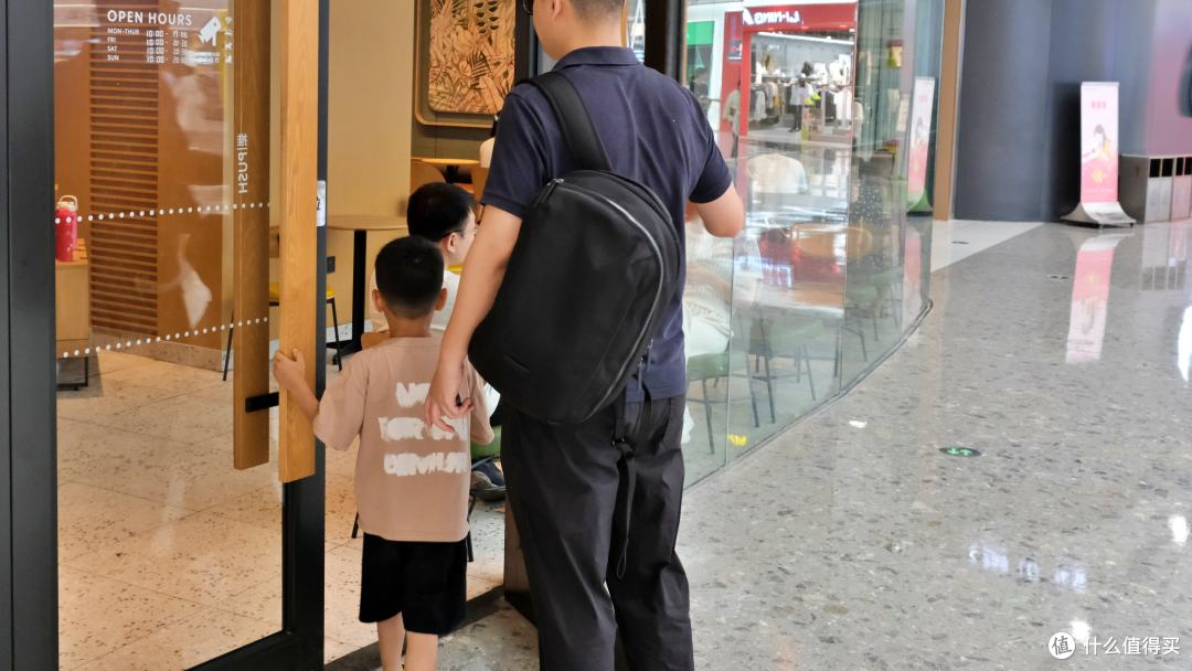 都市通勤党的终极装备,告别"换包焦虑"—地平线8号Urban胶囊背包