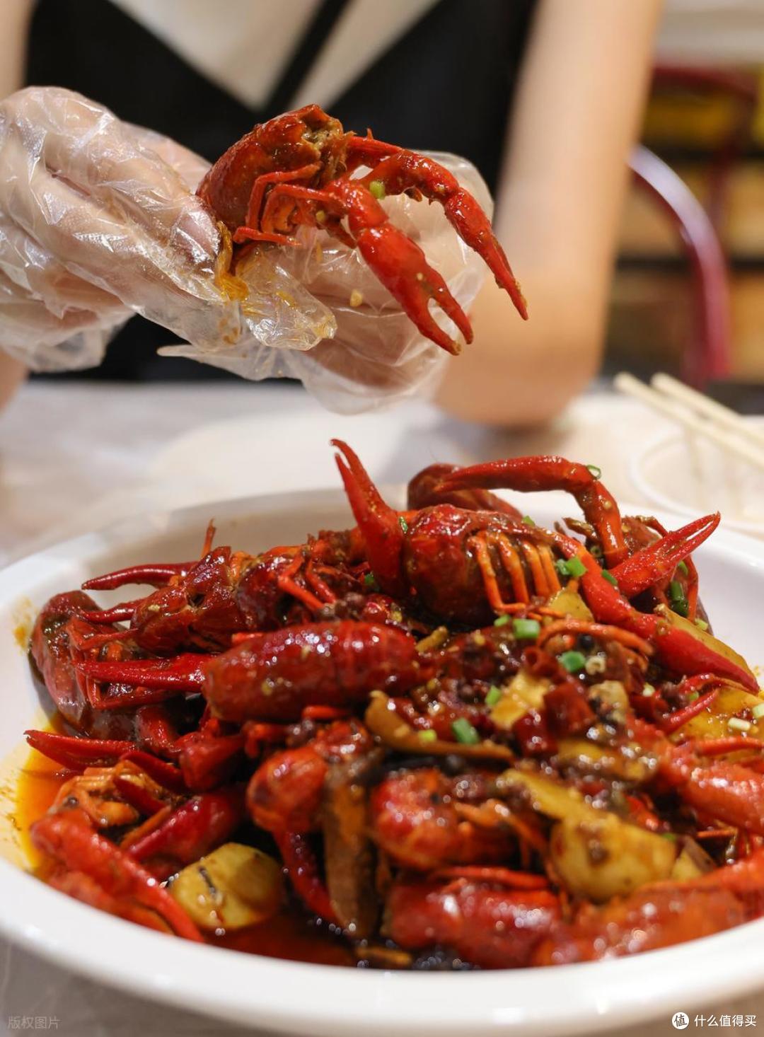 小龙虾的头，是“虾黄”还是“虾屎”，很多人分不清，别再乱吃了