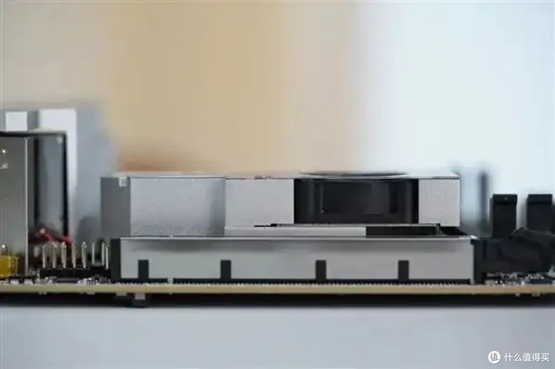 技嘉经典超频主板回归!竟然有超级复古PS/2接口