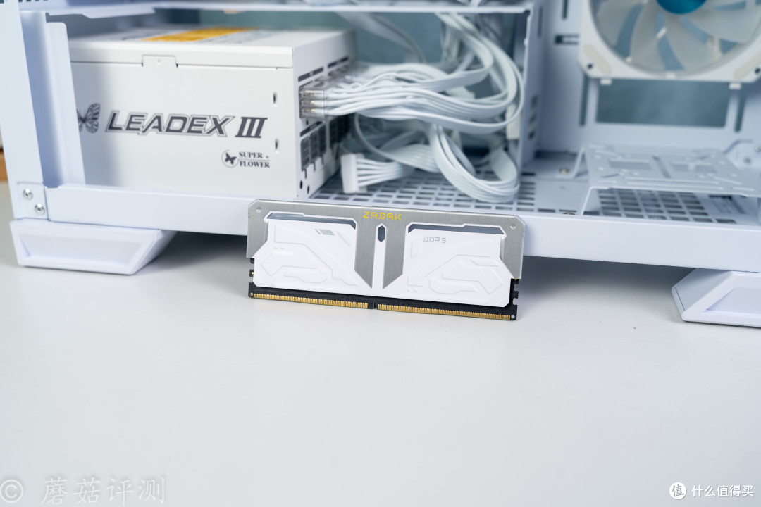 九宫格盲插接口,好看又易用,振华LEADEX PROA1000W金牌电源拆解