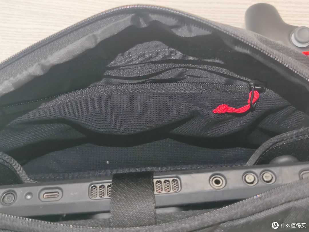 感谢张大妈的奖品!这款便携掌机收纳包我愿称它为大胃王。