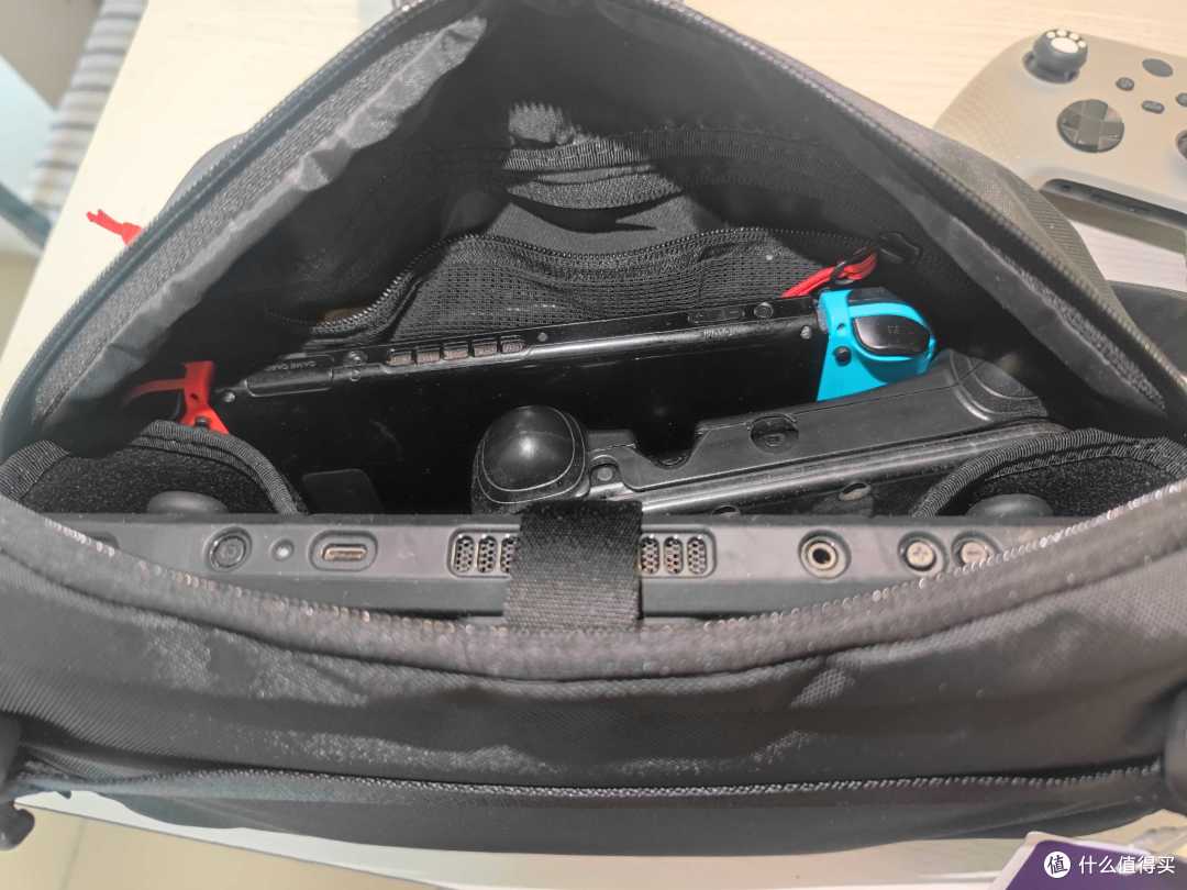 感谢张大妈的奖品!这款便携掌机收纳包我愿称它为大胃王。