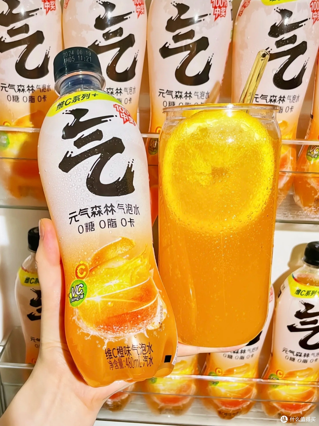 元气森林维C橙味气泡水,口感清爽解腻