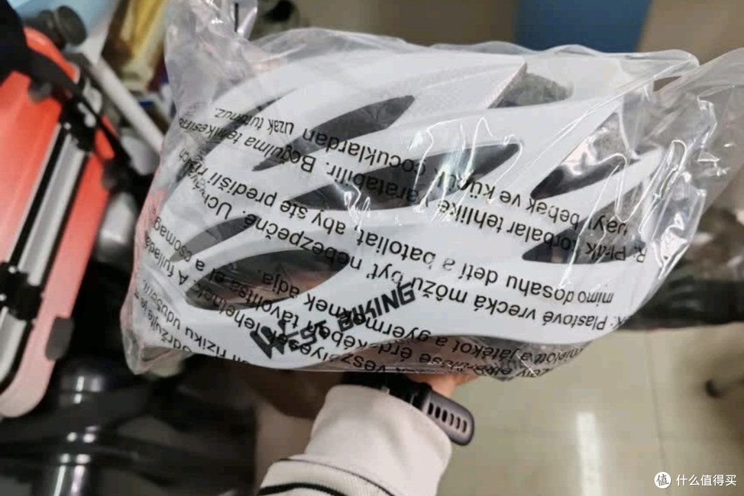 骑车保命神器,就靠这顶帽子了!