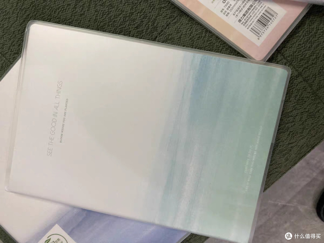 简约风格的笔记本子,记笔记的好帮手。