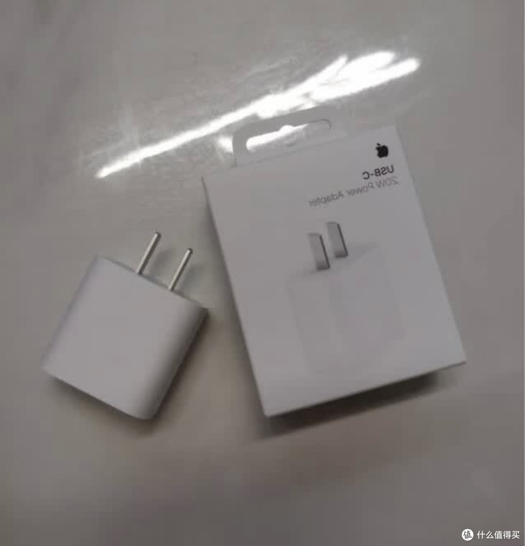 苹果 20W USB-C 充电器:高效充电,便捷生活!