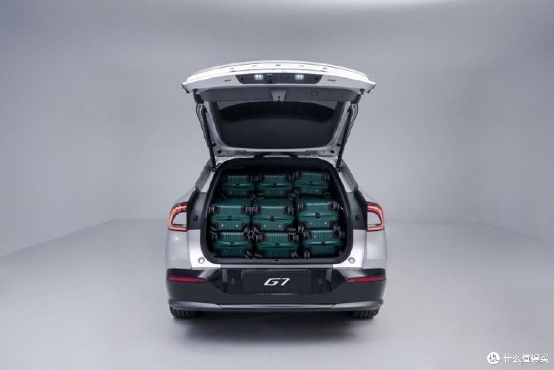 全球首款L3级算力AI汽车!小鹏G7正式亮相,预售价23.58万