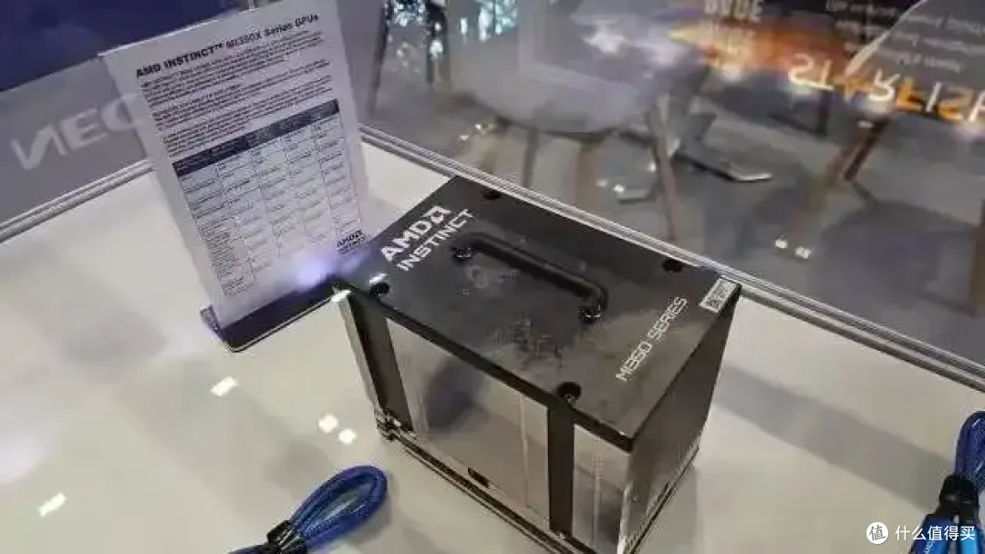1400W!AMD MI350系列CDNA4 AI加速器亮相,剑指Blackwell