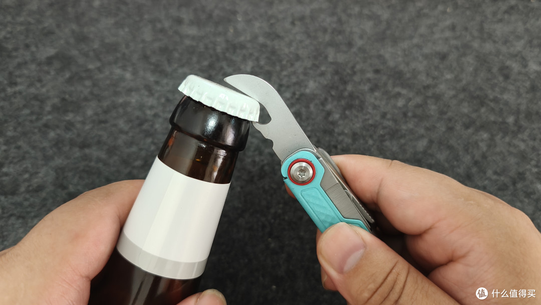 瑞士科技多功能工具，轻量化户外随身好帮手