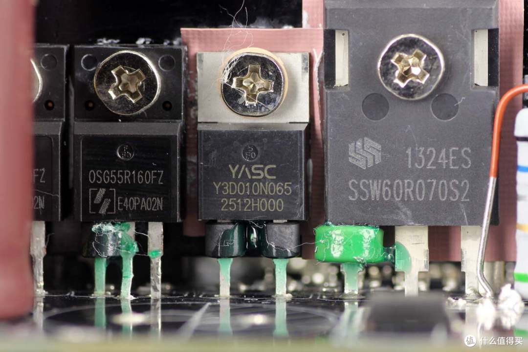 具备80PLUS金牌和PPLP效能金牌，鑫谷数智850W金牌数字电源拆解