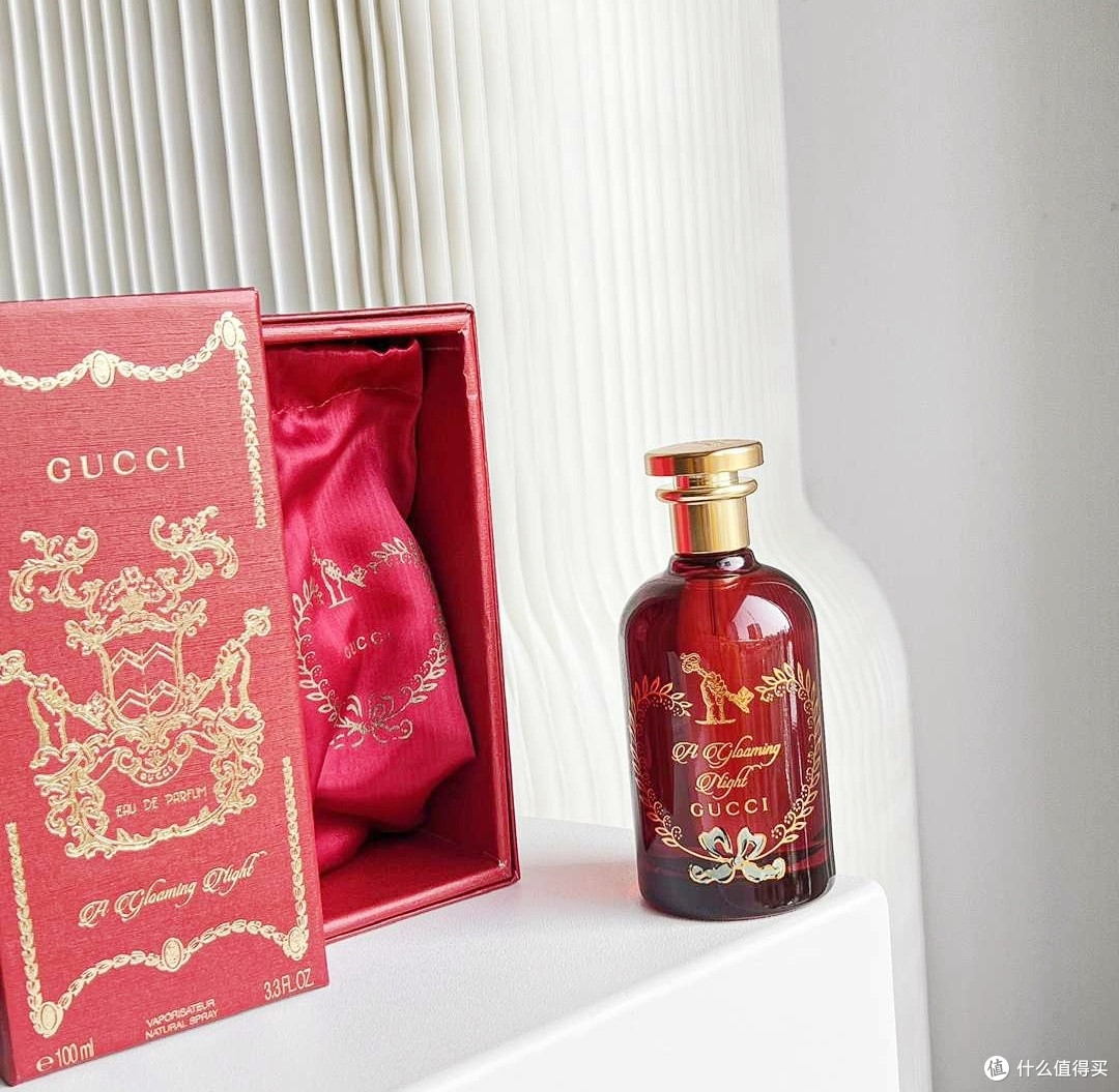 调香大师的 “暮色秘境”:GUCCI 炼金士花园 绯夜幕香水