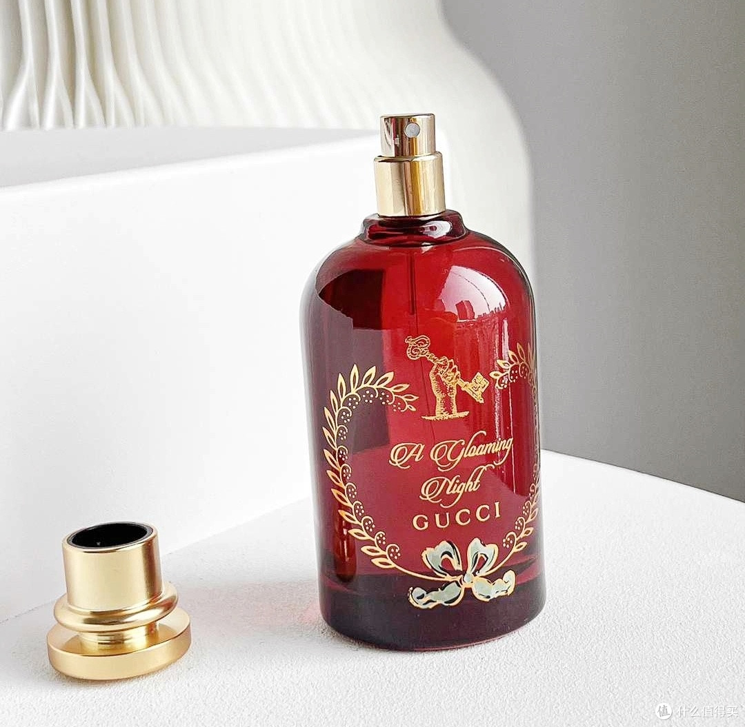 调香大师的 “暮色秘境”:GUCCI 炼金士花园 绯夜幕香水