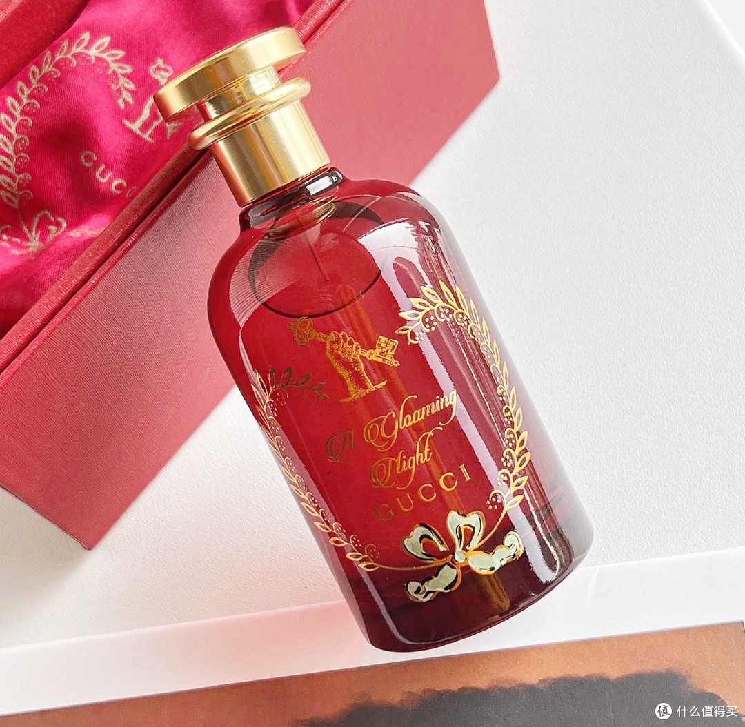 调香大师的 “暮色秘境”:GUCCI 炼金士花园 绯夜幕香水