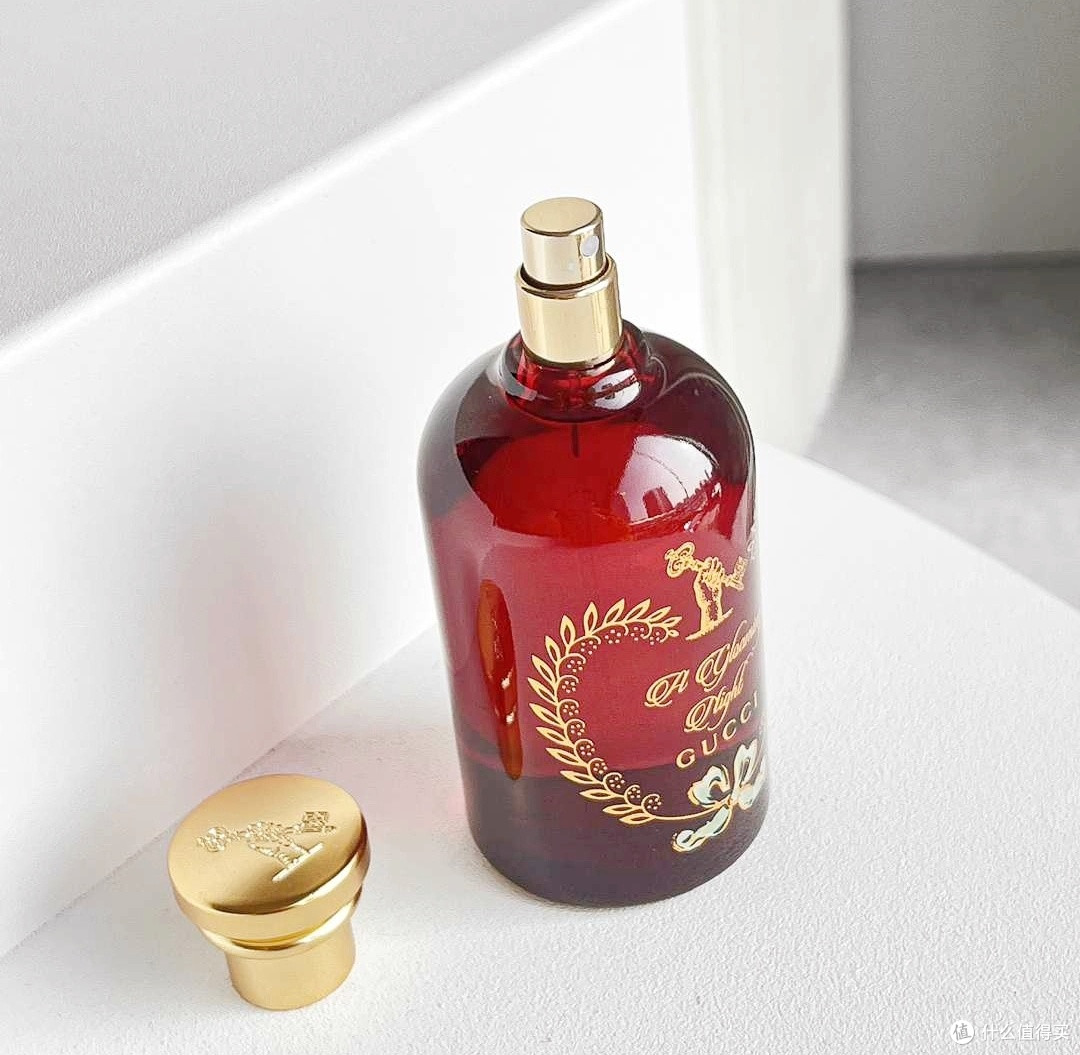调香大师的 “暮色秘境”:GUCCI 炼金士花园 绯夜幕香水