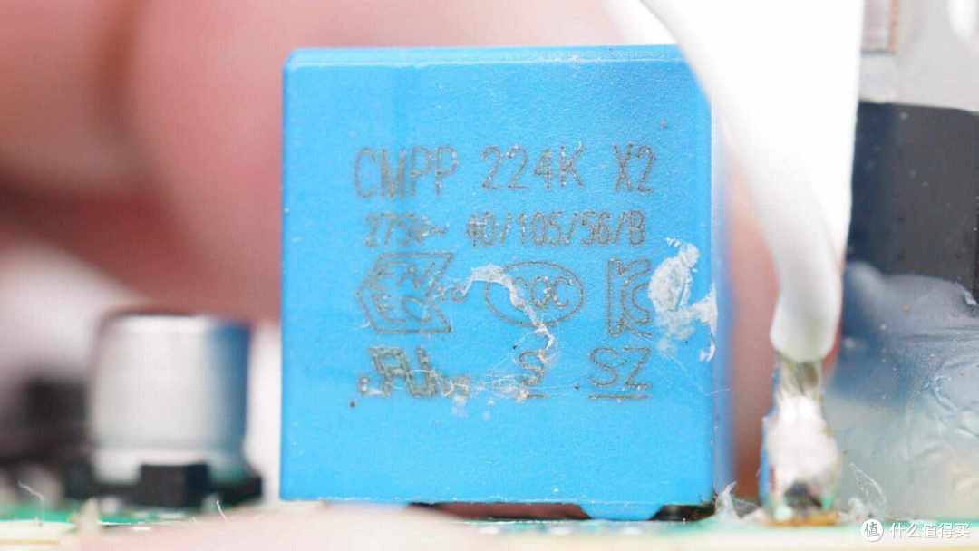 三档风速和四档温度，戴森1600W氮化镓高速吹风机拆解