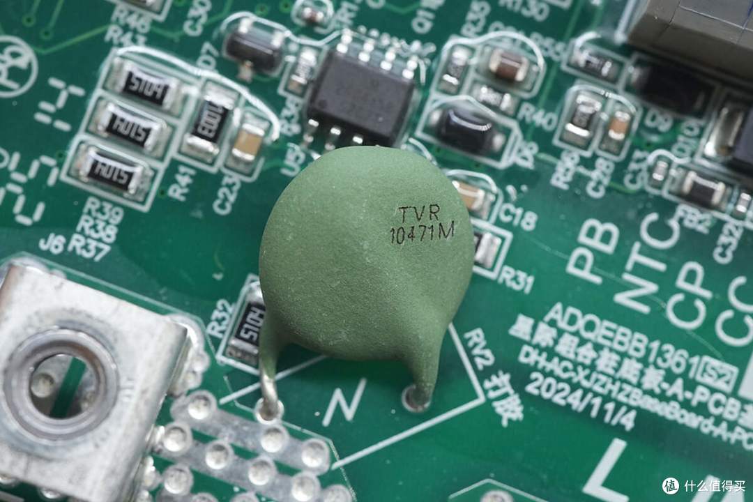 业界首款IP67防护能力,星星充电7kW星际智能交流充电桩拆解